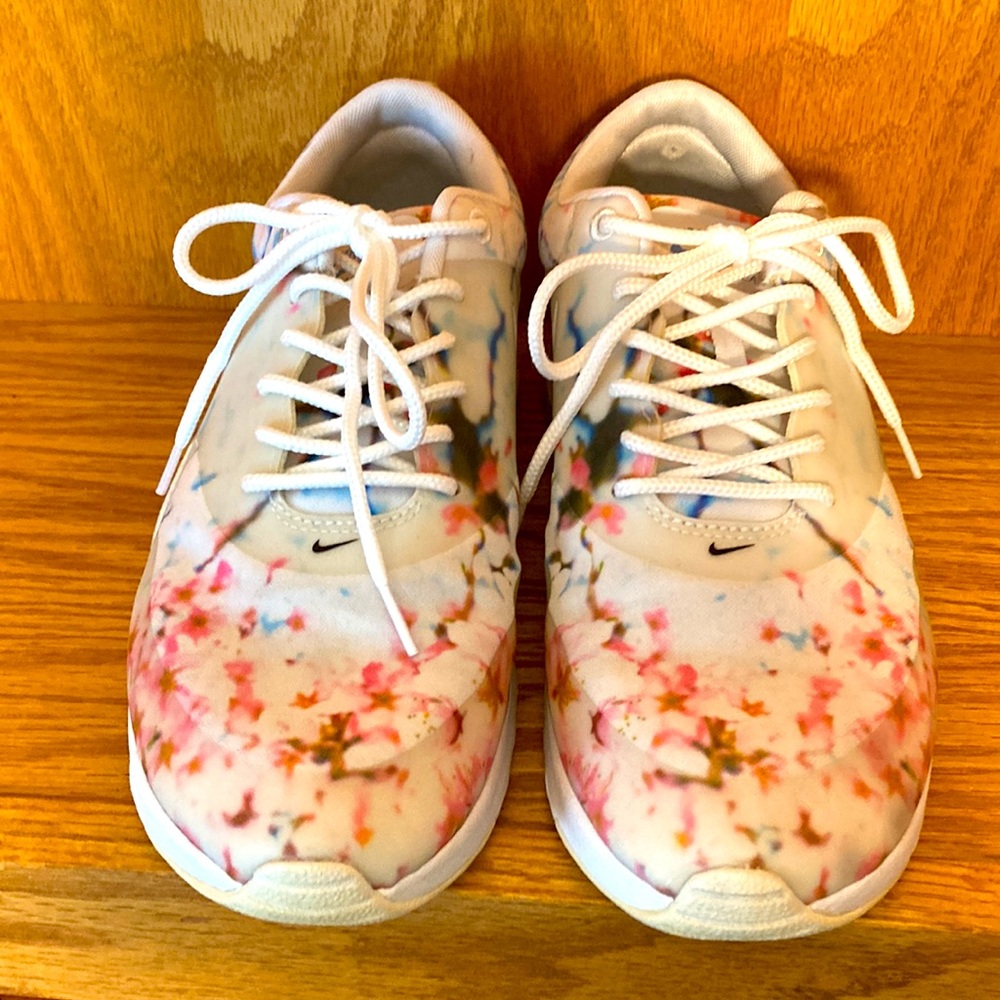 Nike Thea Sneaker